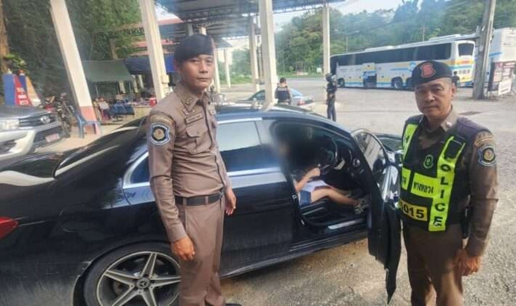 จับกุมสาวขับเบนซ์หรูสวมทะเบียนปลอมที่เชียงราย อ้างแฟนหนุ่มให้มาใช้