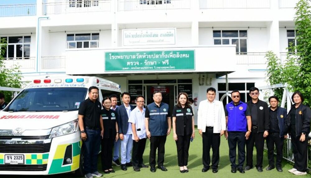ผู้ว่าราชการจังหวัดเชียงรายและเจ้าหน้าที่สาธารณสุขร่วมใจช่วยเหลือโรงพยาบาลวัดห้วยปลากัง