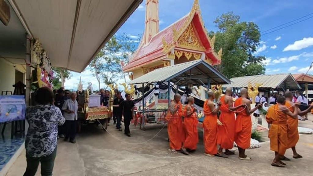 สุดเศร้า! ชุมชนร่วมอาลัย "น้องน้ำหวาน" ยายเรียกร้องโทษสูงสุดให้คนร้าย