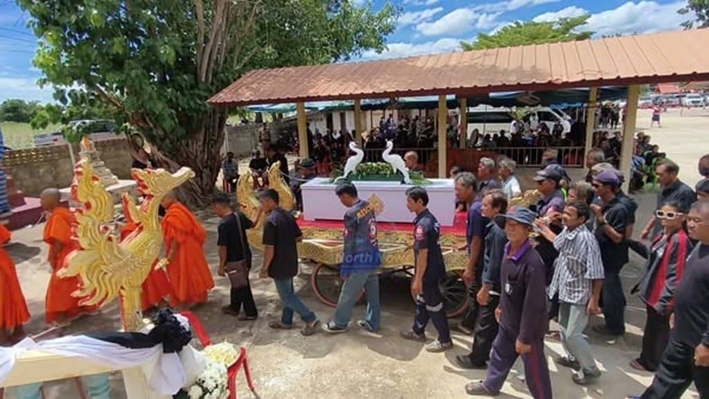 สุดเศร้า! ชุมชนร่วมอาลัย "น้องน้ำหวาน" ยายเรียกร้องโทษสูงสุดให้คนร้าย
