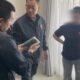 หญิงชาวจีนคนหนึ่งถูกจับกุมในจังหวัดเชียงใหม่ ในข้อหาฉ้อโกงประชาชนเป็นเงินกว่า 540 ล้านดอลลาร์สหรัฐ ในรูปแบบการหลอกลวงด้านการลงทุน