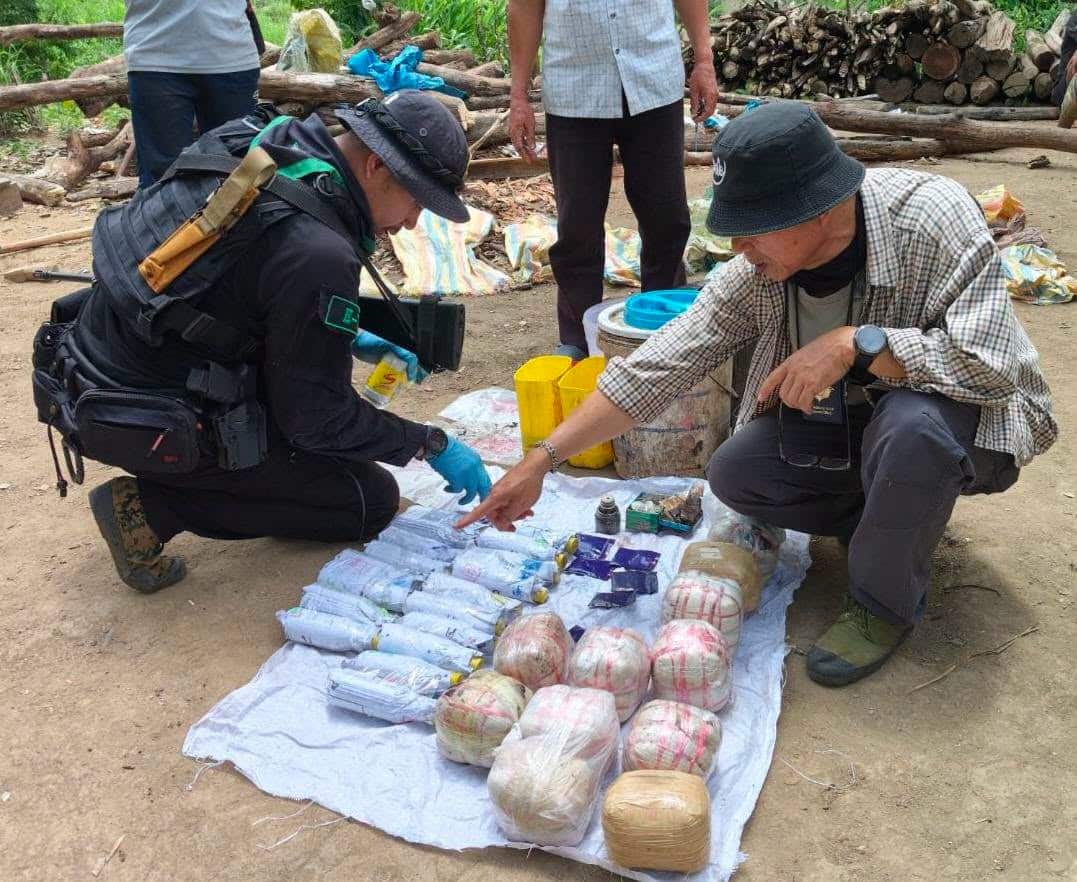 จับยาเสพติดเชียงราย, กองกำลังผาเมือง, แม่ฟ้าหลวง, ทหารพราน 3109, ยึดฝิ่นดิบ, เฮโรอีนขวดสปอนเซอร์, บ้านเล่าลิ่ว, ข่าวยาเสพติดล่าสุด, สภ.แม่ฟ้าหลวง, ปราบปรามยาเสพติดชายแดน