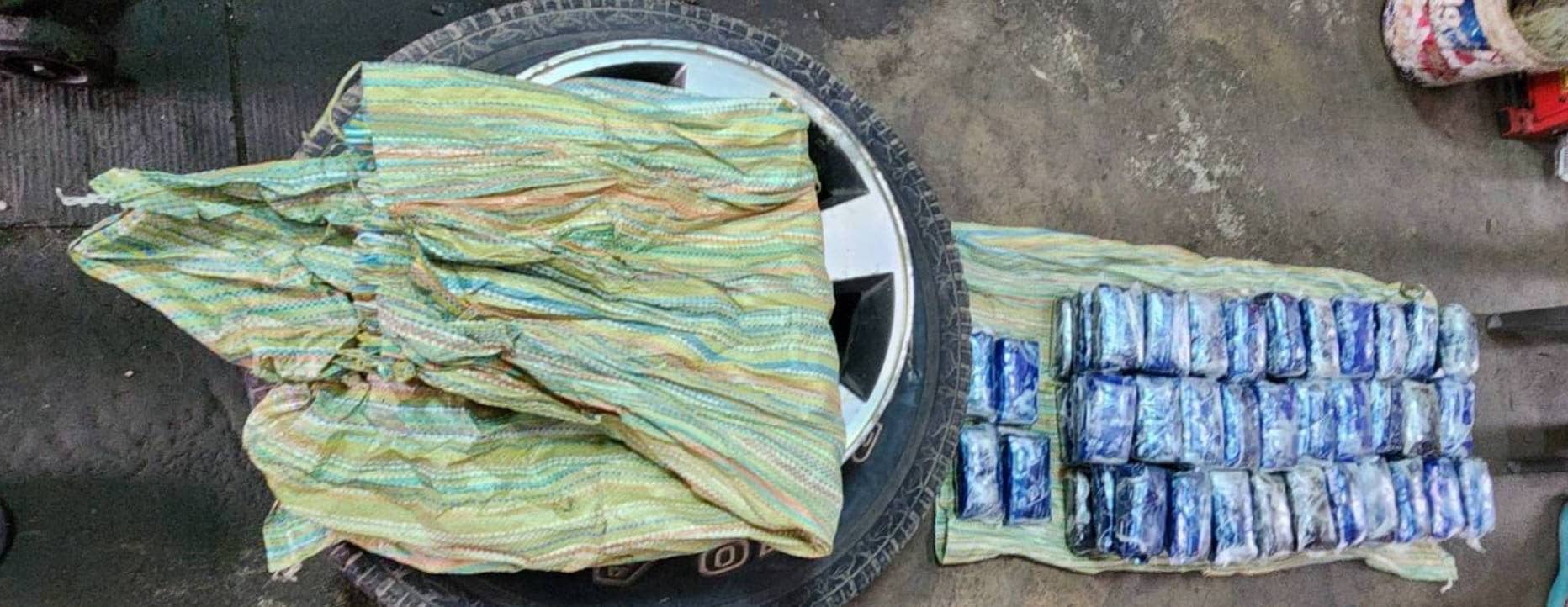 ตำรวจเชียงรายจับกุมผู้ลักลอบขนยาเสพติด 500,000 เม็ด ซ่อนไว้ในยางอะไหล่