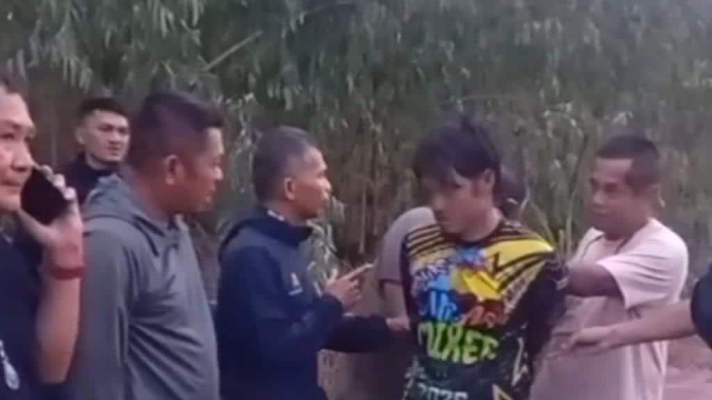 ตำรวจจับกุมผู้ต้องสงสัยในคดีแทงเสียชีวิตอย่างโหดเหี้ยมของนักเรียนอายุ 17 ปี