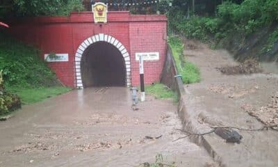 ฝนตกหนักทำให้เกิดน้ำท่วมรุนแรงในจังหวัดลำปาง ส่งผลให้ผู้โดยสารรถไฟติดค้างอยู่