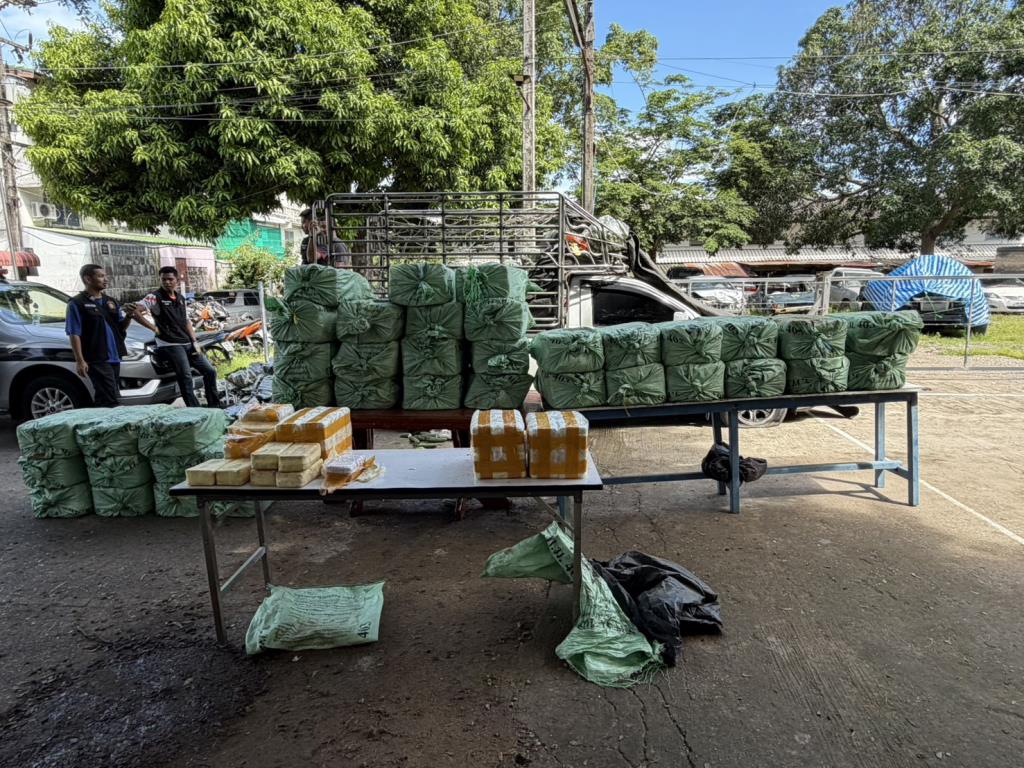 ตำรวจจับกุมคนขับรถชนแล้วหนี พร้อมของกลางเป็นยาบ้า 8 ล้านเม็ด ซ่อนอยู่ใต้แตงกวา