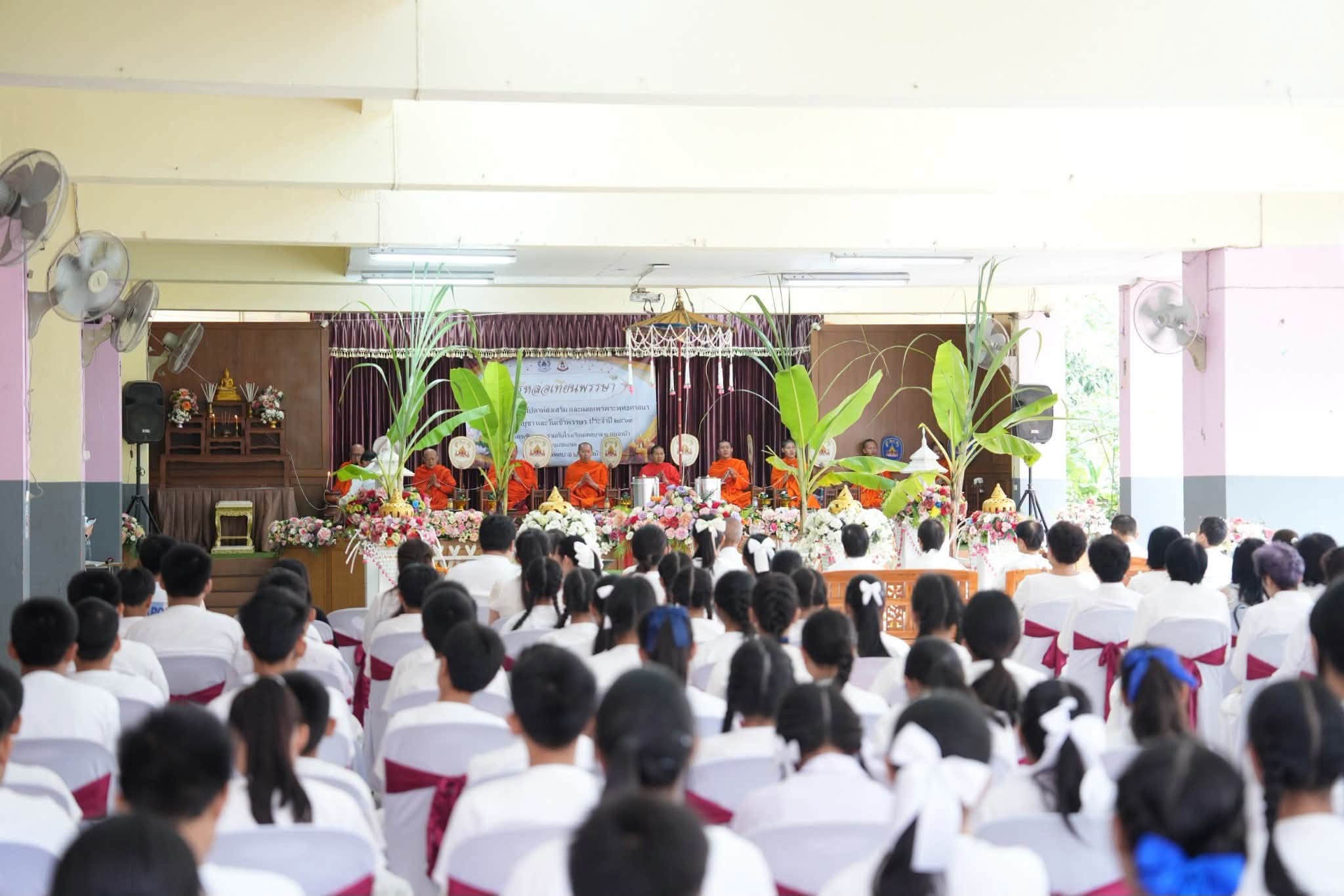 เทศบาลเมืองเชียงรายชูพลัง “บ้าน วัด โรงเรียน ชุมชน” จุดเทียนพรรษาปี 2569 สืบสานวิถีพุทธอย่างยั่งยืน