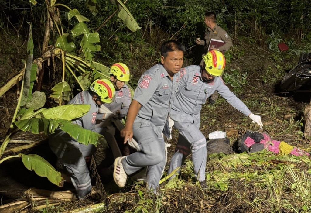 รถบรรทุกที่ลักลอบขนแรงงานต่างด้าวประสบอุบัติเหตุ ทำให้มีผู้เสียชีวิต 2 ราย บาดเจ็บ 8 ราย คนขับหลบหนีออกจากที่เกิดเหตุ