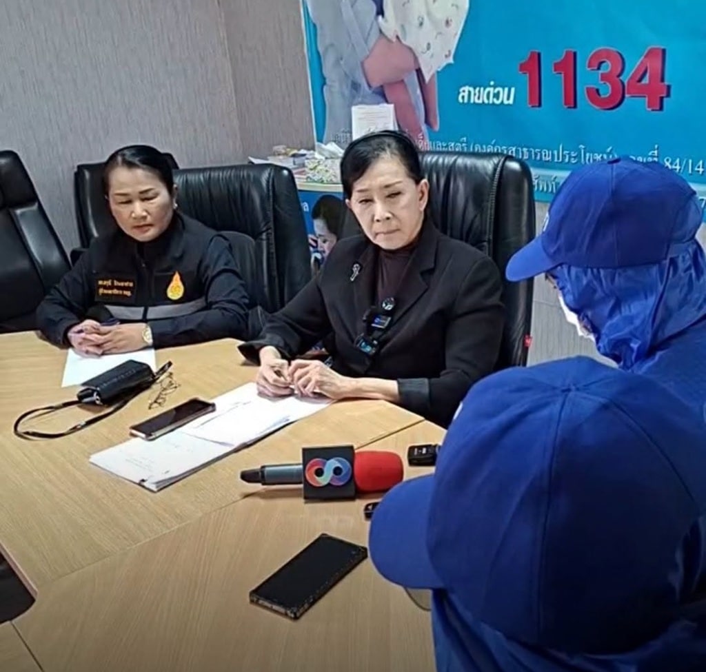 ครูคนหนึ่งถูกจับกุมในข้อหาล่วงละเมิดทางเพศเด็กหญิงอายุ 12 ปี
