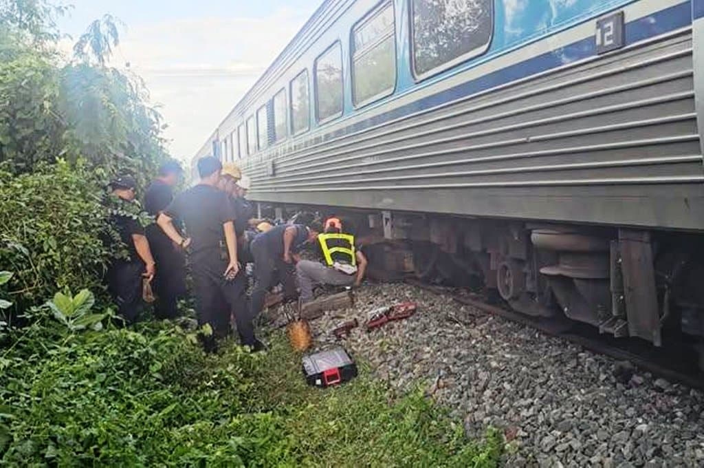 เหตุขัดข้องทางกลไกทำให้รถไฟด่วนที่มุ่งหน้าสู่เชียงใหม่ต้องหยุดชะงัก