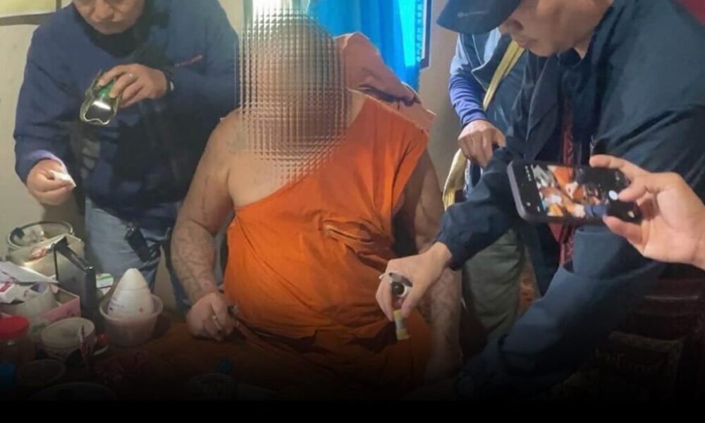 บุกจับวัดสุดช็อก!! เจ้าอาวาสวัดแม่ฮ่องสอนถูกจับกุมข้อหาเสพเฮโรอีน