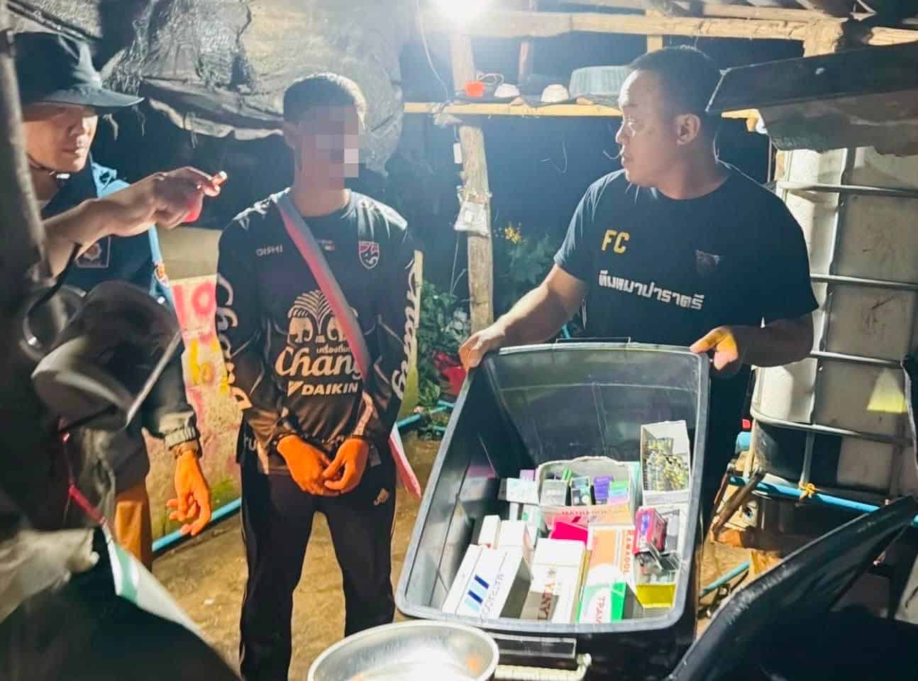 ตำรวจแม่จันบุกรวบหนุ่มวัย 30 ปี ลอบขายบุหรี่ไฟฟ้าและยาแก้ไอ มอมเมาเยาวชนเชียงราย