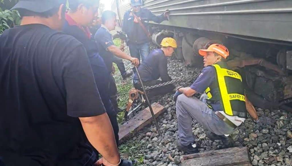 เหตุขัดข้องทางกลไกทำให้รถไฟด่วนที่มุ่งหน้าสู่เชียงใหม่ต้องหยุดชะงัก