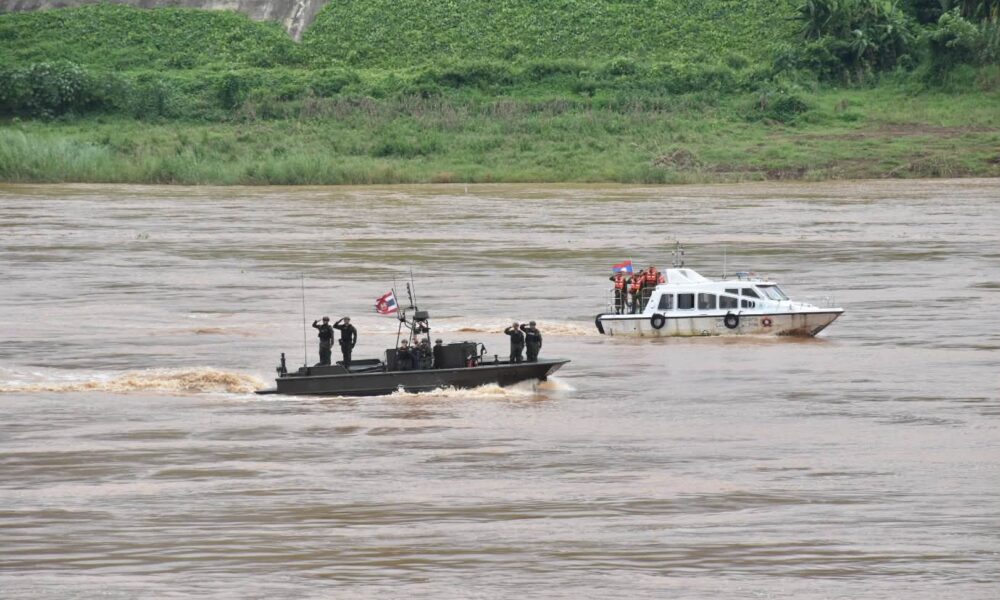 กองกำลังทหารไทยและลาวร่วมกันลาดตระเวนตามแนวชายแดนแม่น้ำโขงในจังหวัดเชียงราย