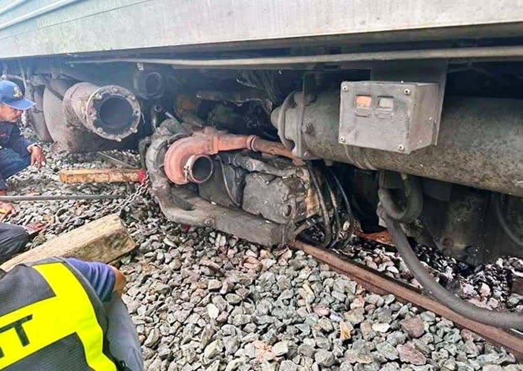 เหตุขัดข้องทางกลไกทำให้รถไฟด่วนที่มุ่งหน้าสู่เชียงใหม่ต้องหยุดชะงัก