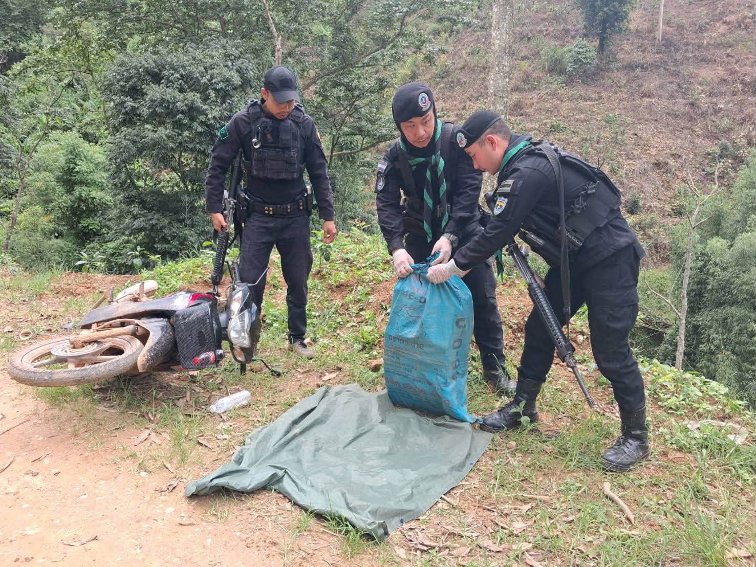 ตำรวจตรวจคนเข้าเมืองยึดยาบ้าได้ 200,000 เม็ด ที่ด่านตรวจเชียงราย