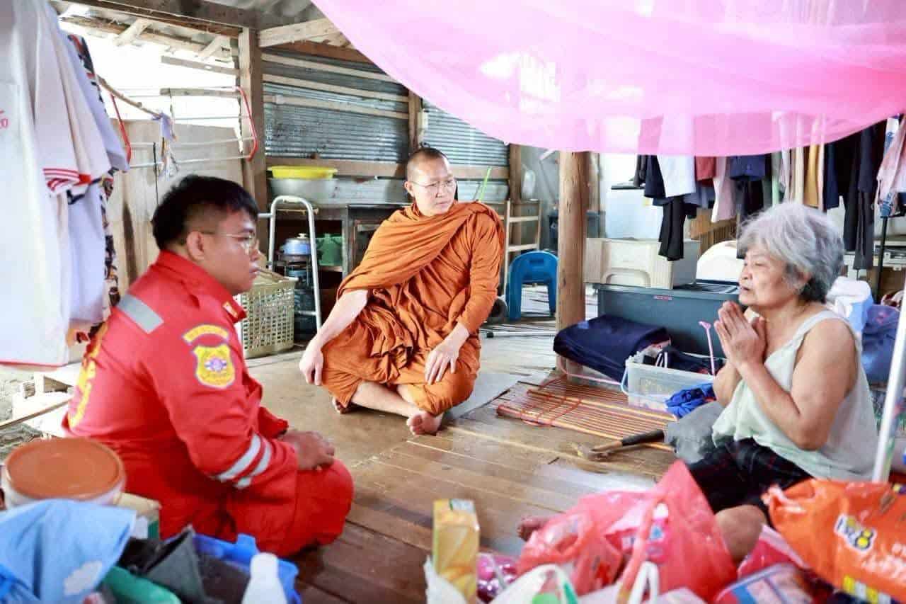 มูลนิธิเชียงใหม่ มอบความช่วยเหลือแก่คุณแม่พิการที่ดูแลลูกสาวป่วยติดเตียง