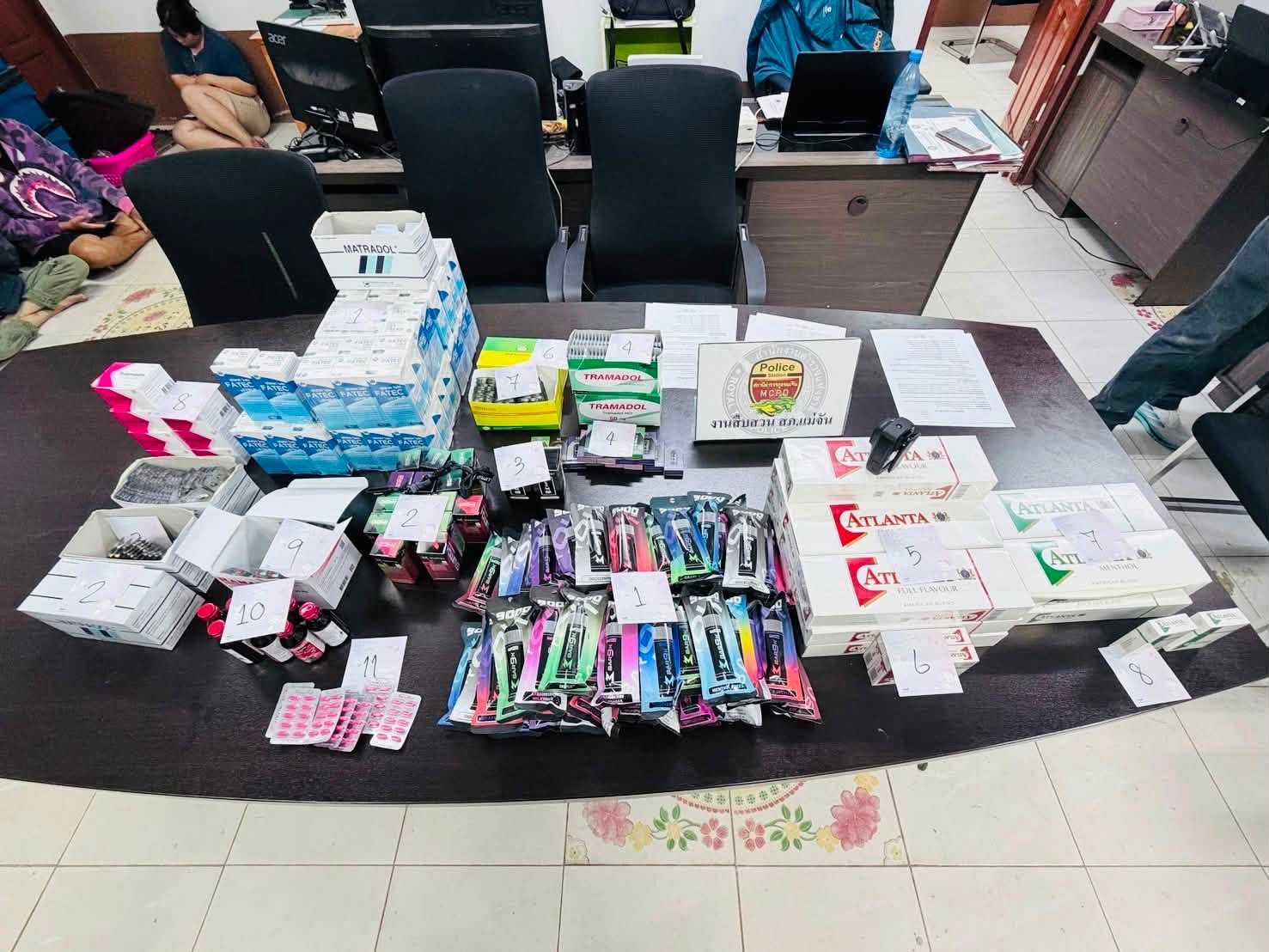 ตำรวจแม่จันบุกรวบหนุ่มวัย 30 ปี ลอบขายบุหรี่ไฟฟ้าและยาแก้ไอ มอมเมาเยาวชนเชียงราย