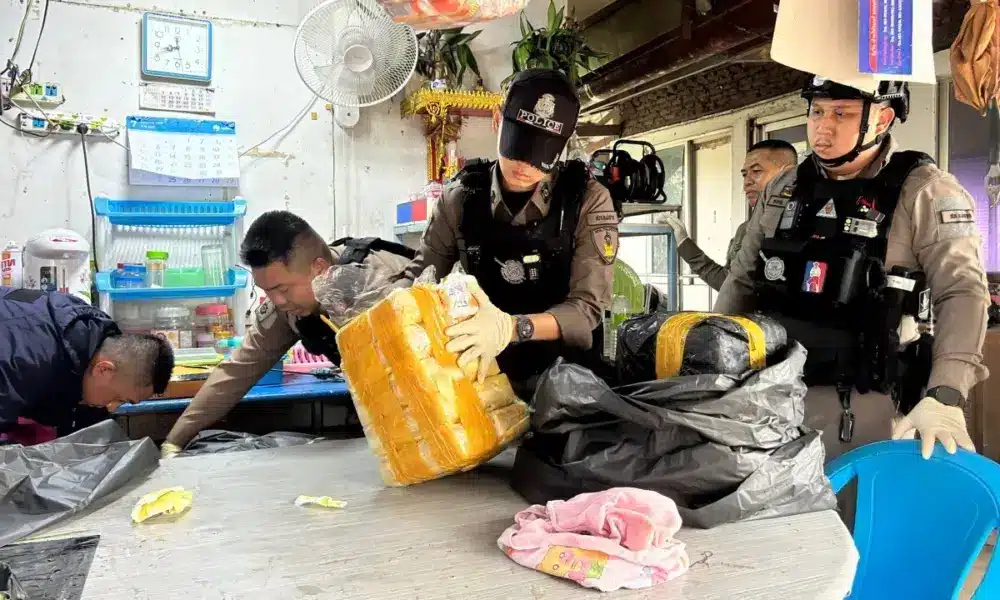 ตำรวจเชียงรายยึดยาบ้า 400,000 เม็ด ที่พบถูกทิ้งไว้บนทางเลี่ยงเมืองแม่สาย