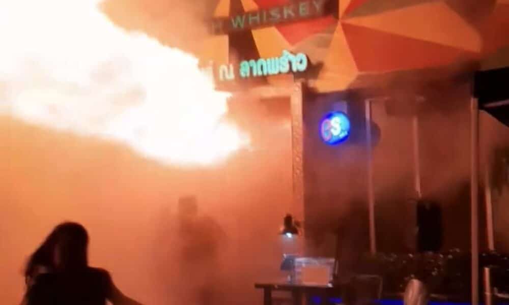 โศกนาฏกรรมในกรุงเทพฯ!! เหตุเพลิงไหม้รุนแรงที่ผับลาดพร้าว คร่าชีวิต 27 ราย