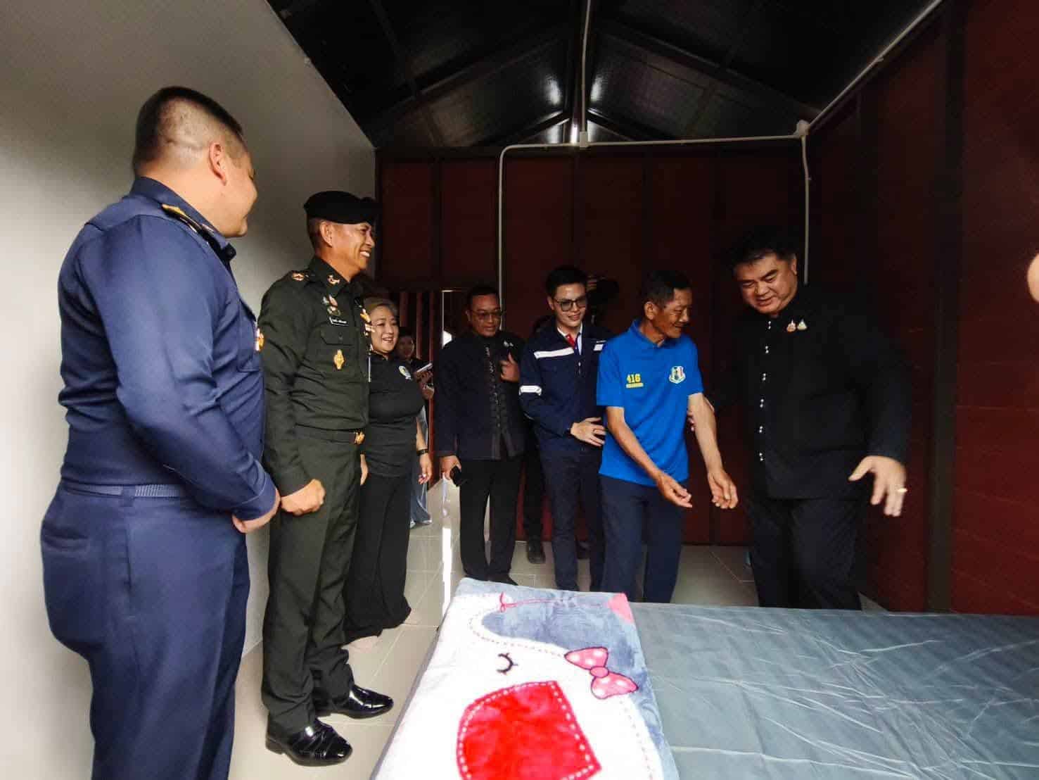 เชียงรายรวมใจ! ส่งมอบบ้านใหม่ชุบชีวิต "ลุงเลย" หลังวิกฤตไฟไหม้