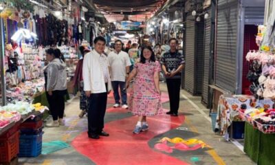 ศิลปินเนรมิตตลาดกาดหลวงอายุ 100 ปี จังหวัดเชียงราย ให้กลายเป็นผืนผ้าใบ