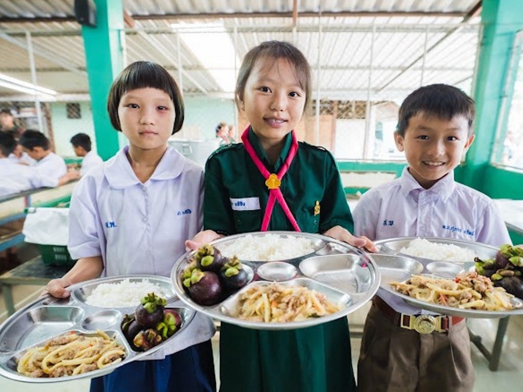 โรงเรียนแห่งหนึ่งในพื้นที่ภูเขาห่างไกลของเชียงรายกำลังสอนนักเรียนเกี่ยวกับเกษตรกรรมยั่งยืน