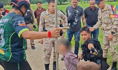 ระทึกขวัญเชียงราย! ชายป่วยจิตเวชคลั่งถือมีดบุกโรงเรียน ตำรวจล้อมจับวุ่น