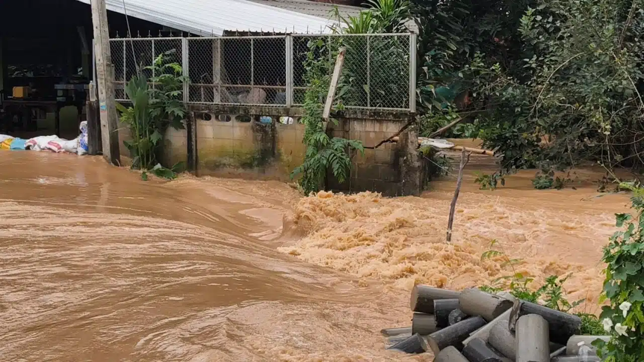 ด่วน! น้ำป่าหลากท่วมดอยหลวง เชียงราย ผู้ว่าฯ สั่งระดมเจ้าหน้าที่เร่งช่วยเหลือ