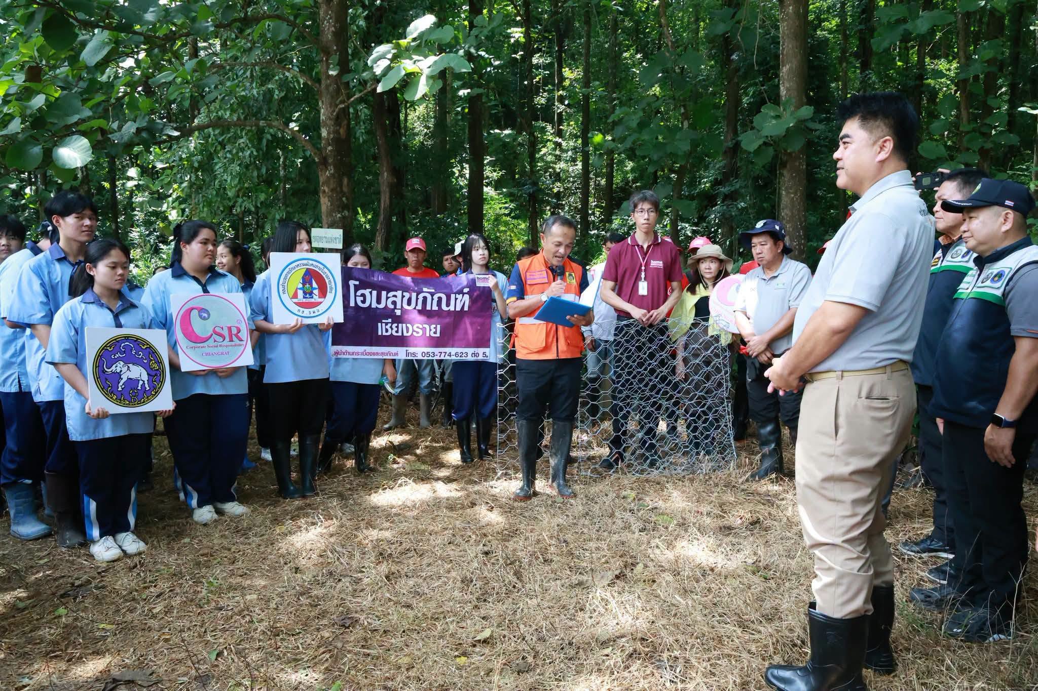 ผู้ว่าราชการจังหวัดเชียงรายนำทีมเยาวชนจากเชียงรายบูรณะเขื่อนห้วยแผน