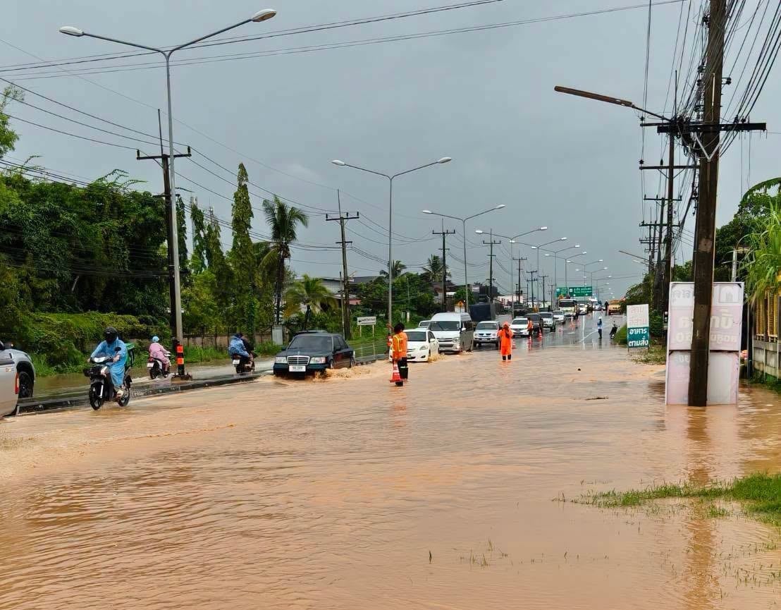 น้ำท่วมรุนแรงถล่มภาคเหนือของประเทศไทย