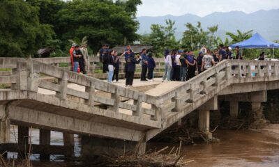 สะพานข้ามแม่น้ำลาวในอำเภอแม่สวาย จังหวัดเชียงราย ถูกปิดใช้งานเนื่องจากสะพานพังถล่ม