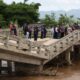 สะพานข้ามแม่น้ำลาวในอำเภอแม่สวาย จังหวัดเชียงราย ถูกปิดใช้งานเนื่องจากสะพานพังถล่ม