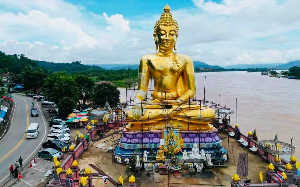 พระพุทธรูป "สามเหลี่ยมทองคำ" ในจังหวัดเชียงราย กำลังอยู่ระหว่างการบูรณะครั้งใหญ่
