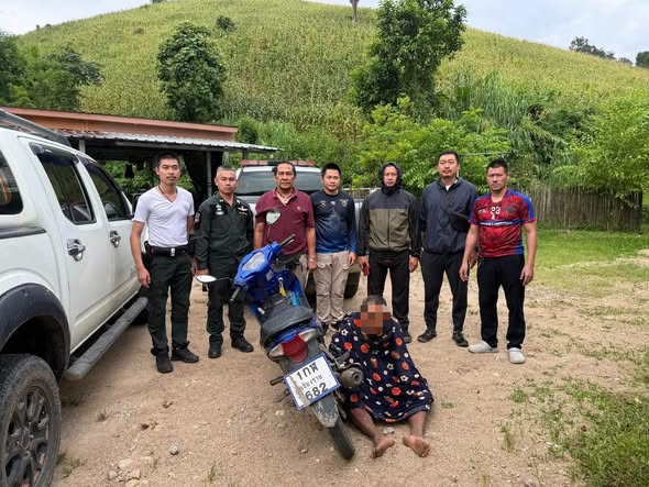 ตำรวจเชียงรายจับกุมชายคนหนึ่งในข้อหาขโมยรถจักรยานยนต์เพื่อนำไปขายข้ามพรมแดน