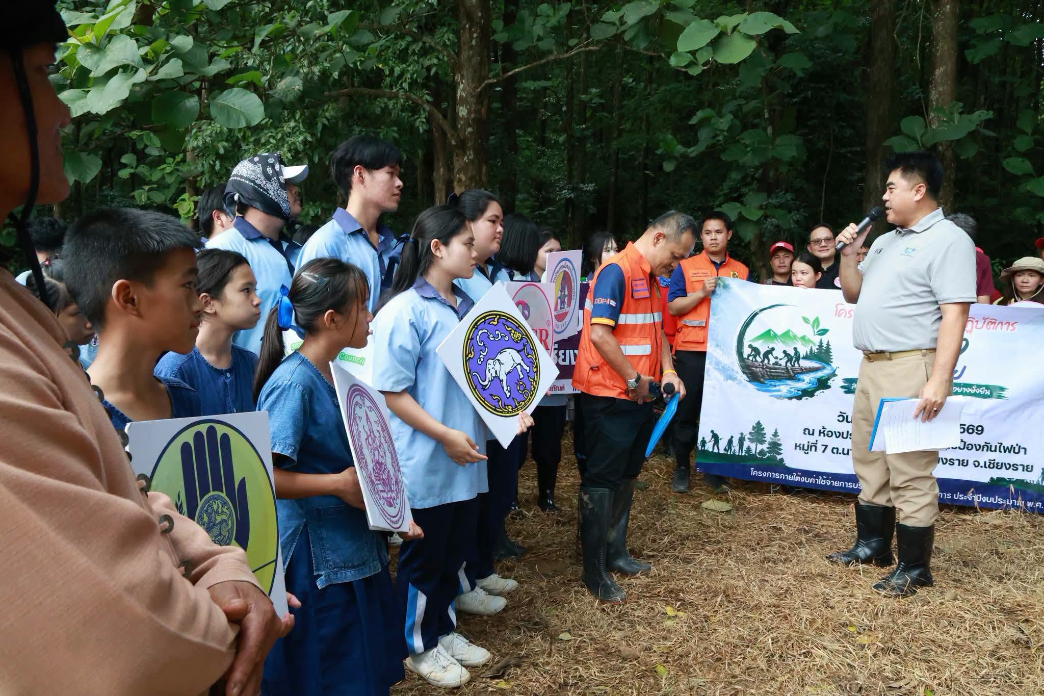 ผู้ว่าราชการจังหวัดเชียงรายนำทีมเยาวชนจากเชียงรายบูรณะเขื่อนห้วยแผน