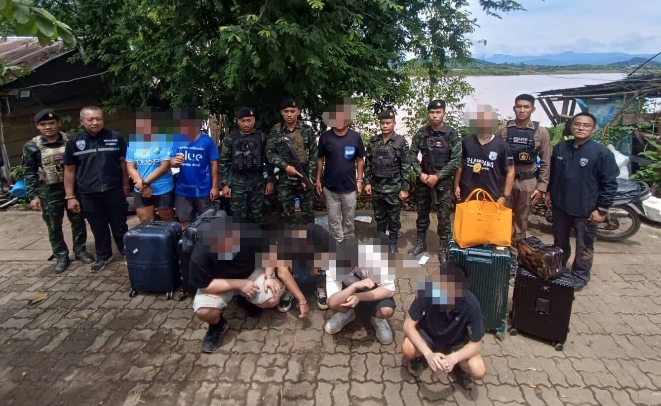 ชายชาวจีน 4 คนถูกจับกุมฐานลักลอบข้ามแม่น้ำโขงเข้าสู่เชียงรายอย่างผิดกฎหมาย