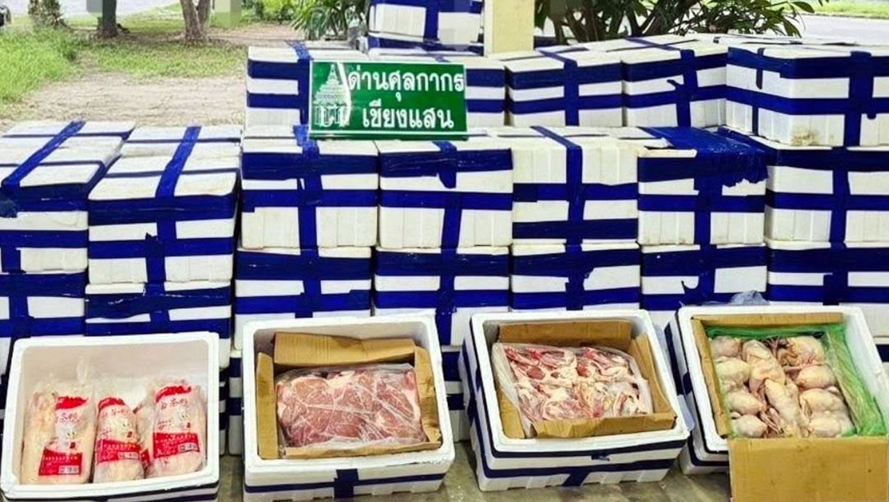 ตำรวจศุลกากรเชียงแสนจับกุมแก๊งค้าเนื้อเถื่อนได้! ยึดเนื้อแช่แข็งหนัก 5.2 ตัน ซ่อนอยู่ในตู้คอนเทนเนอร์