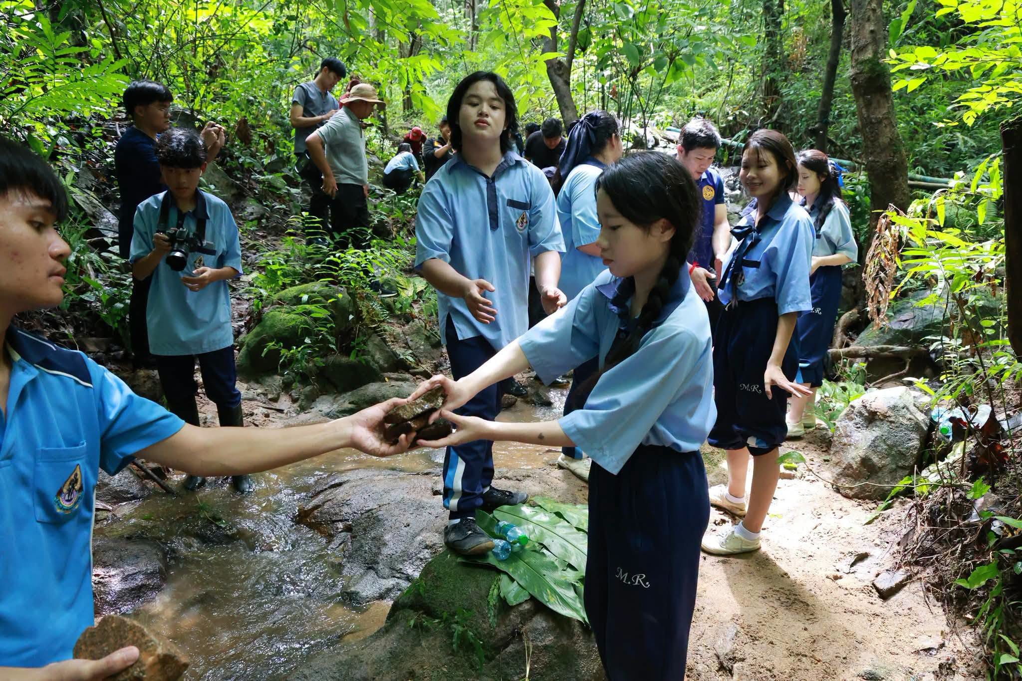 ผู้ว่าราชการจังหวัดเชียงรายนำทีมเยาวชนจากเชียงรายบูรณะเขื่อนห้วยแผน