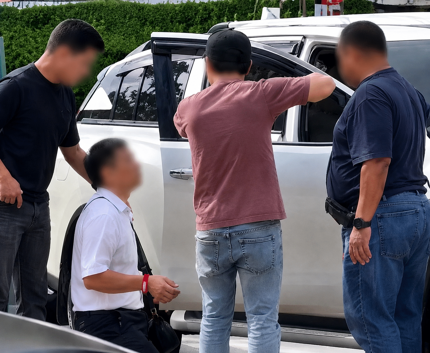 ตำรวจเชียงใหม่จับกุมผู้ต้องหาหลบหนี สร้างความตกตะลึงแก่ผู้สัญจรไปมา