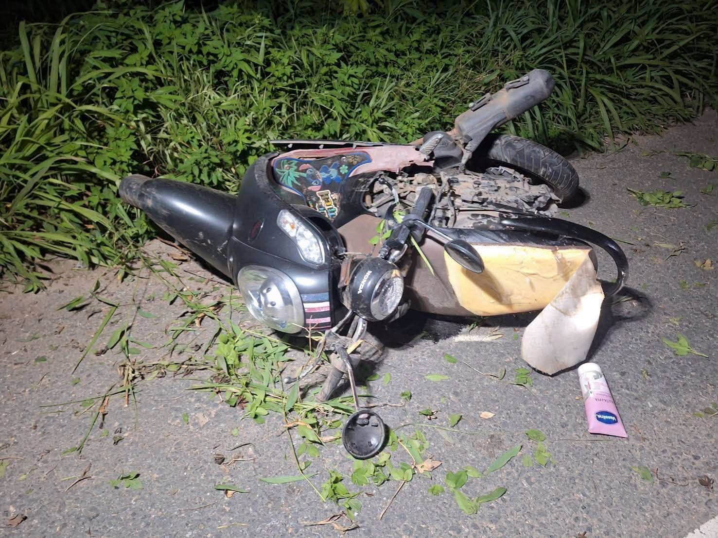A doctor in Chiang Rai province is facing heavy criticism from the public after he crashed his car into 2 students.
