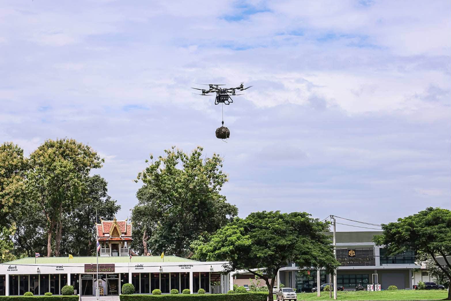 กองทัพบกไทยรับมอบโดรน DJI Flycart 100 เพื่อใช้ในการบรรเทาภัยพิบัติในจังหวัดเชียงราย