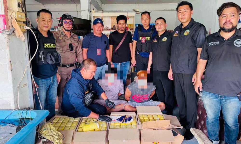 ระทึกเชียงราย! รวบ 2 หนุ่มซุกยาบ้า 6 แสนเม็ด ร้านส่งพัสดุเอะใจกล่องหนักผิดปกติ