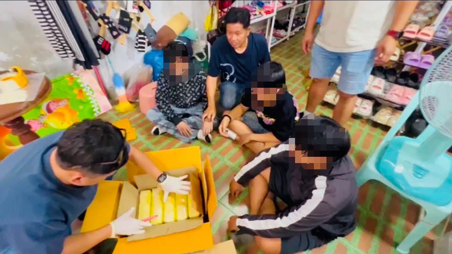 ตำรวจเชียงรายรวบกลุ่มวัยรุ่น พยายามส่งยาบ้า 3 แสนเม็ดผ่านบริการขนส่งพัสดุ