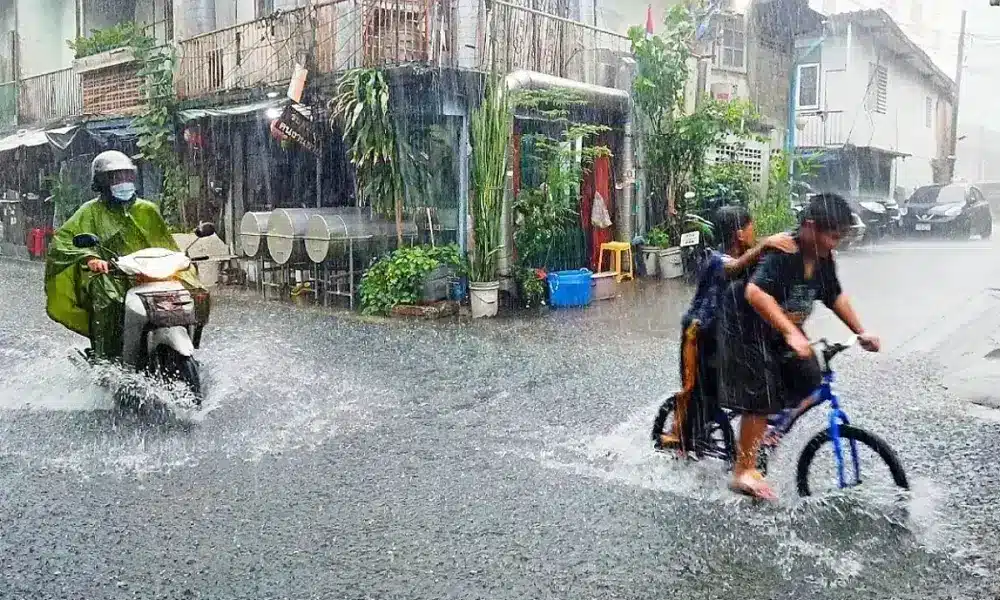 เตือนภัยพายุฝน! เตรียมรับมือฝนตกหนักทั่วไทยถึง 27 ก.ย.