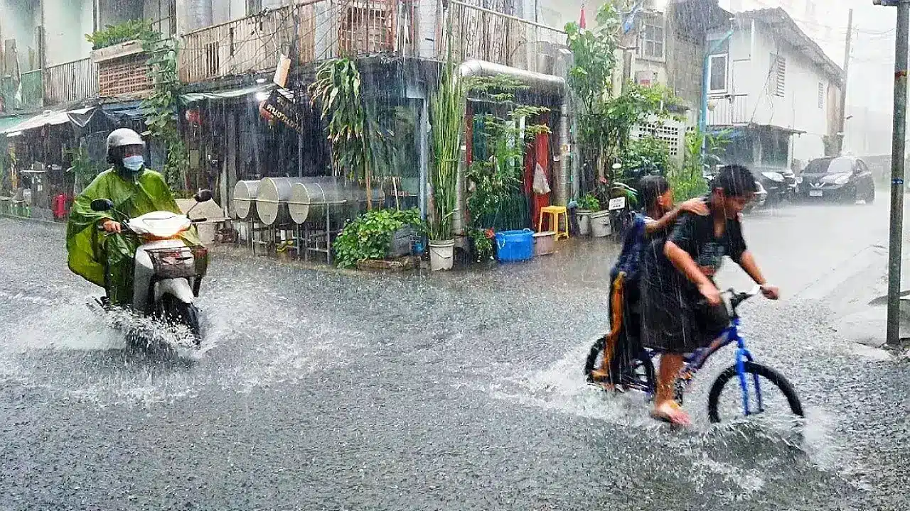 เตือนภัยพายุฝน! เตรียมรับมือฝนตกหนักทั่วไทยถึง 27 ก.ย.