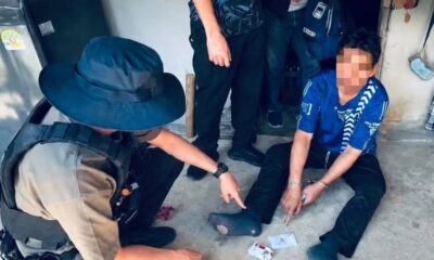 ตำรวจเชียงรายจับกุมชายหนุ่มคนหนึ่งในข้อหาซ่อนยาเมทแอมเฟตามีนและอาวุธปืนผิดกฎหมาย