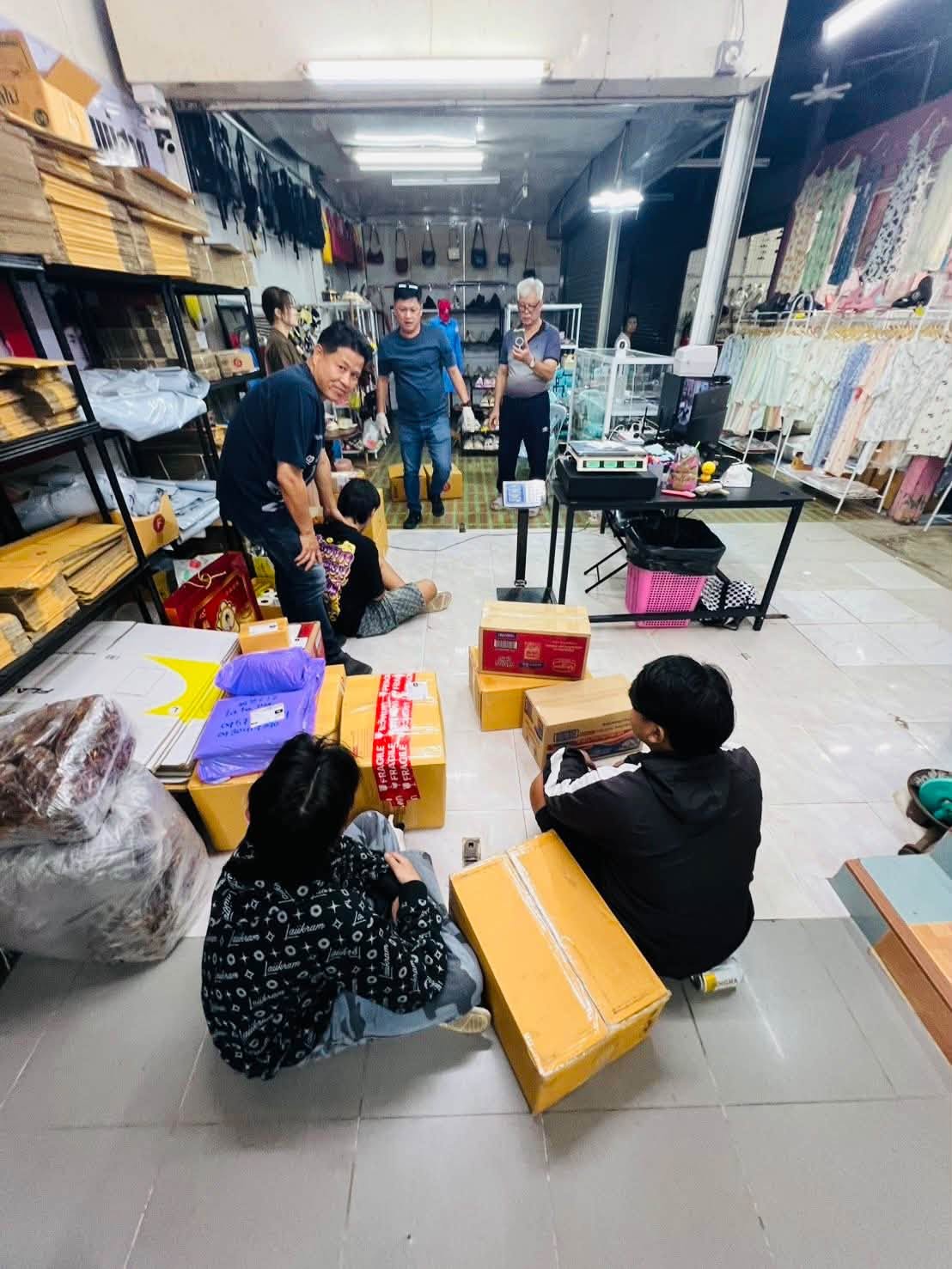 ตำรวจเชียงรายรวบกลุ่มวัยรุ่น พยายามส่งยาบ้า 3 แสนเม็ดผ่านบริการขนส่งพัสดุ