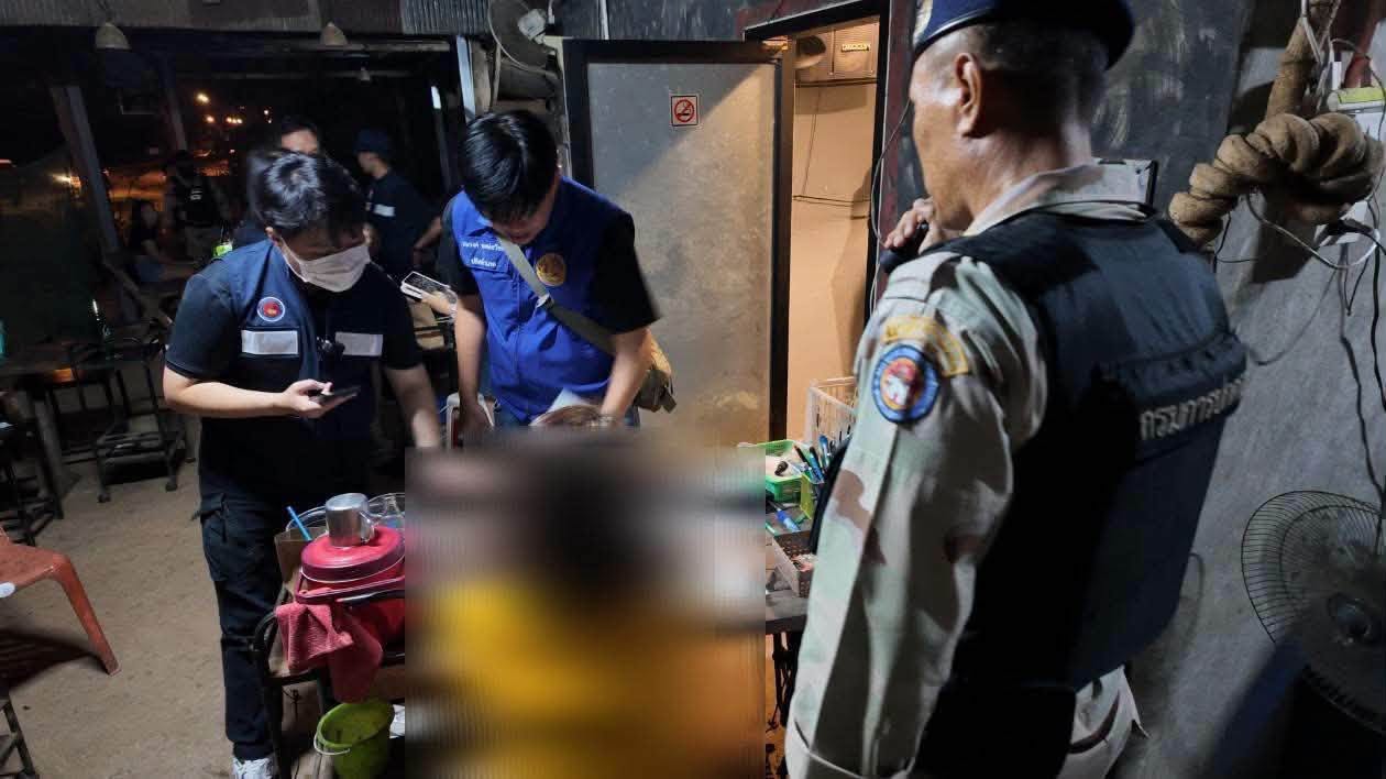 ตำรวจบุกตรวจค้นบาร์คาราโอเกะแห่งหนึ่งในจังหวัดเชียงราย พบเด็กหญิงอายุต่ำกว่า 18 ปีอยู่ภายใน