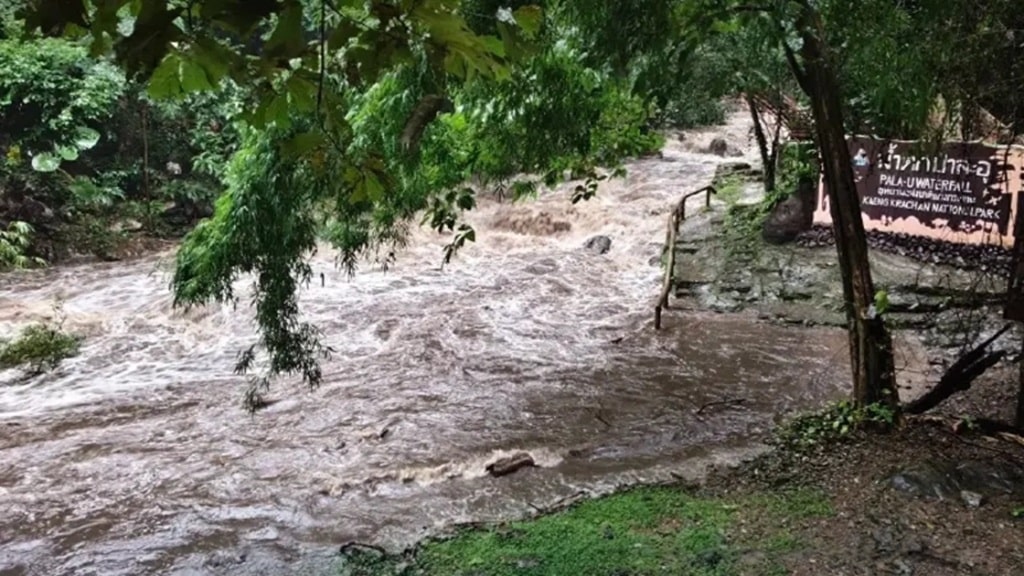 อุทยานแห่งชาติเขาใหญ่ปิดทำการหลังเกิดน้ำท่วมฉับพลัน